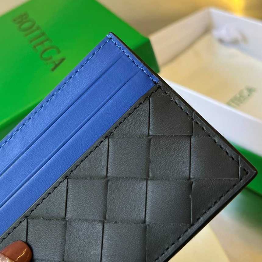 보테가베네타 우븐 배색 인트레치아토 카드지갑 749449 | 10 x 8 x 0.5cm
