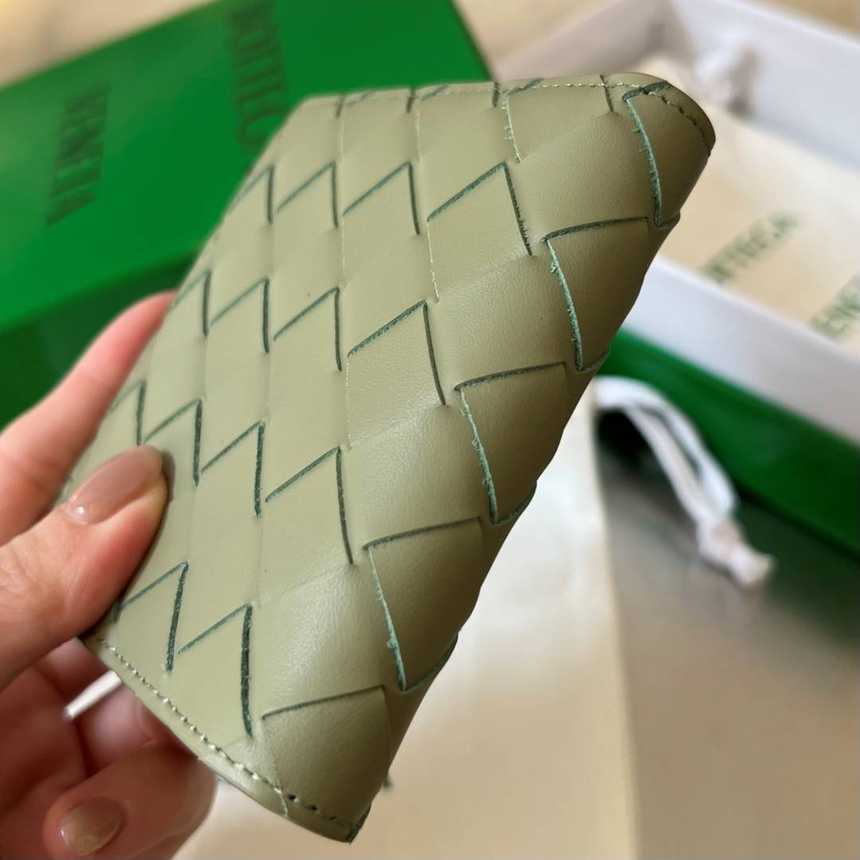 보테가베네타 인트레치아토 세로형 슬림 반지갑 749400 내부그린 | 10 x 9.5 x 1cm