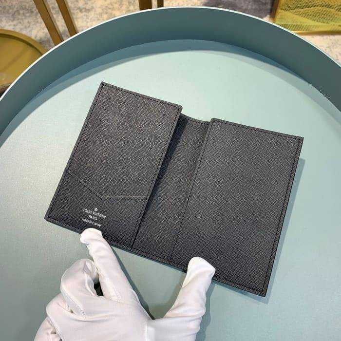 루이비통 사피아노 여권지갑 카드지갑 M64503 | 10 x 14 x 0.5cm