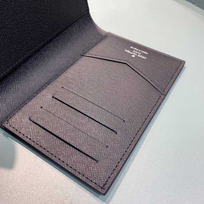 루이비통 사피아노 여권지갑 카드지갑 M64503 | 10 x 14 x 0.5cm