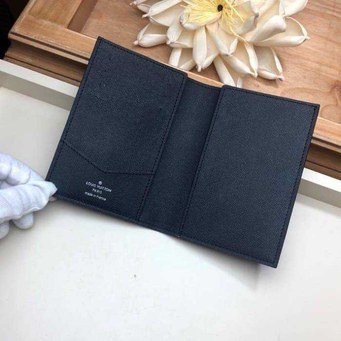 루이비통 모노그램 여권지갑 카드지갑 N64501 | 10 x 14 x 2.5cm