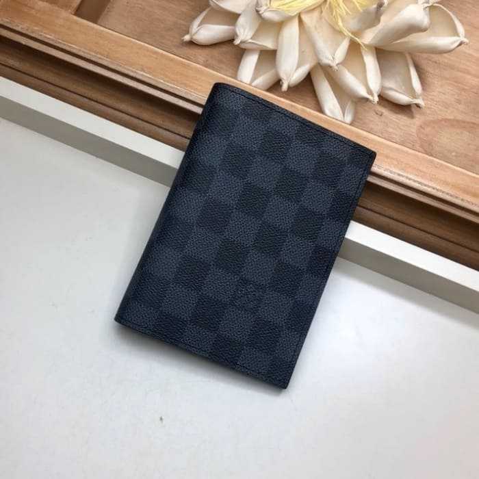 루이비통 다미에 여권지갑 카드지갑 M64411 | 10 x 14 x 2.5cm