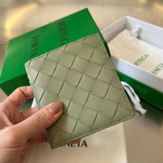 보테가베네타 인트레치아토 세로형 슬림 반지갑 749400 내부그린 | 10 x 9.5 x 1cm