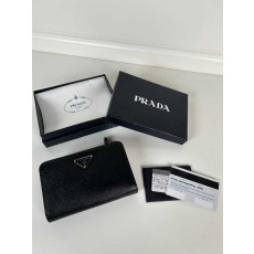 프라다 사피아노 지퍼 스냅버튼 중지갑 1M1225 | 14 x 9.5cm
