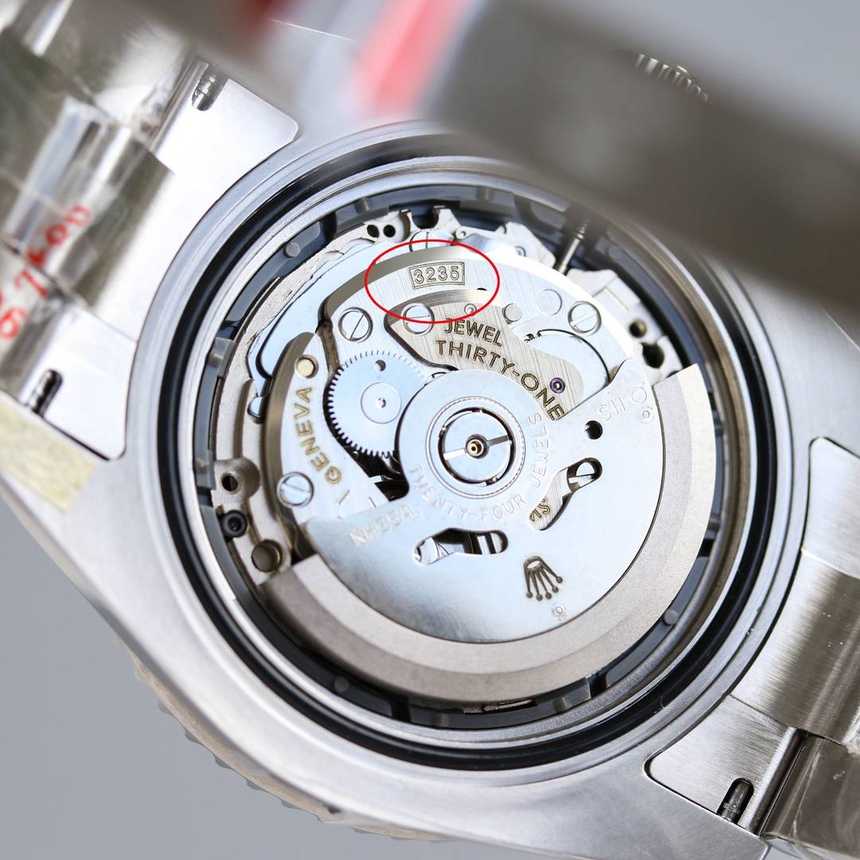 롤렉스 서브마리너 데이트 신형 | 41mm