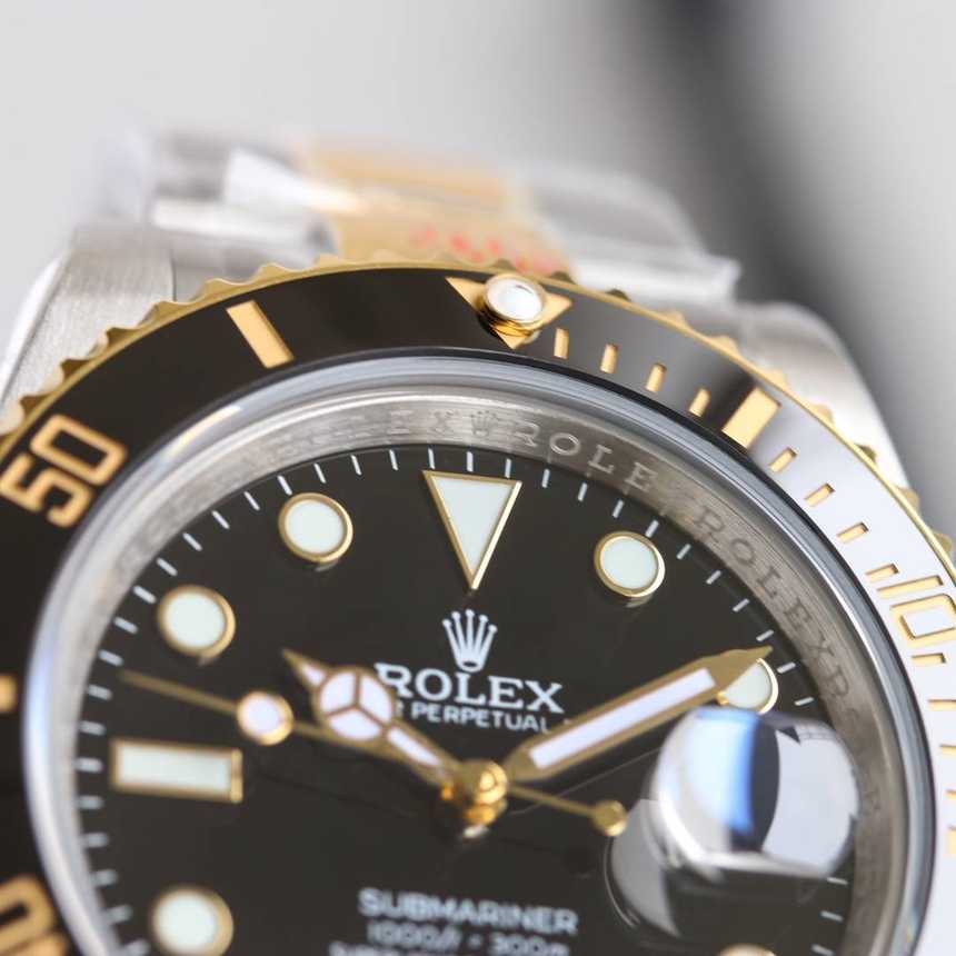 롤렉스 서브마리너 데이트 흑콤 신형 | 41mm
