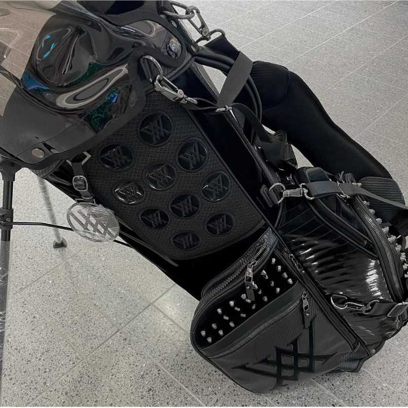 어뉴 블랙 에디션 스탠드백