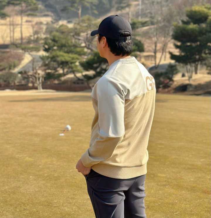 지포어 남성 투톤 컬러 크루넥