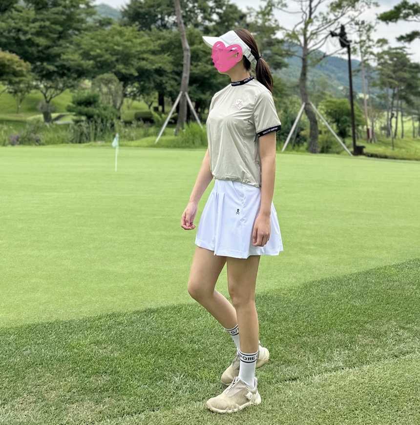 마크앤로나 LOVE PEACE 플리츠 스커트