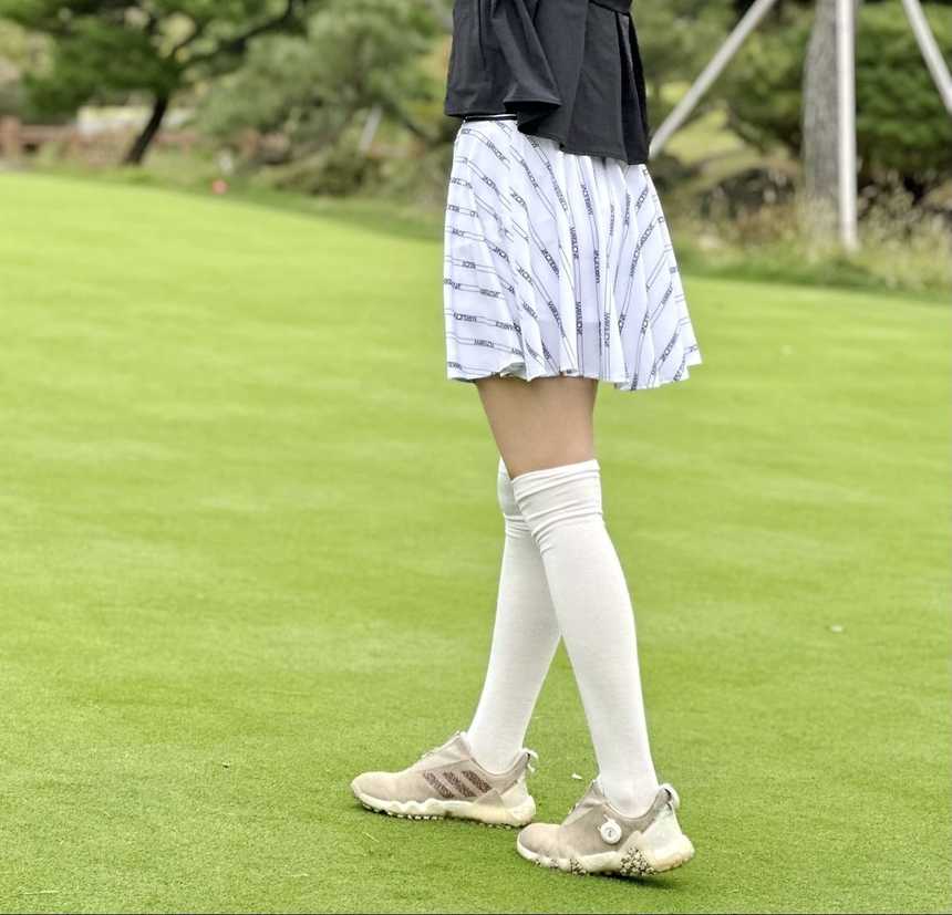 마크앤로나 우먼 토너먼트 에어 홀 플레어 스커트(2color)