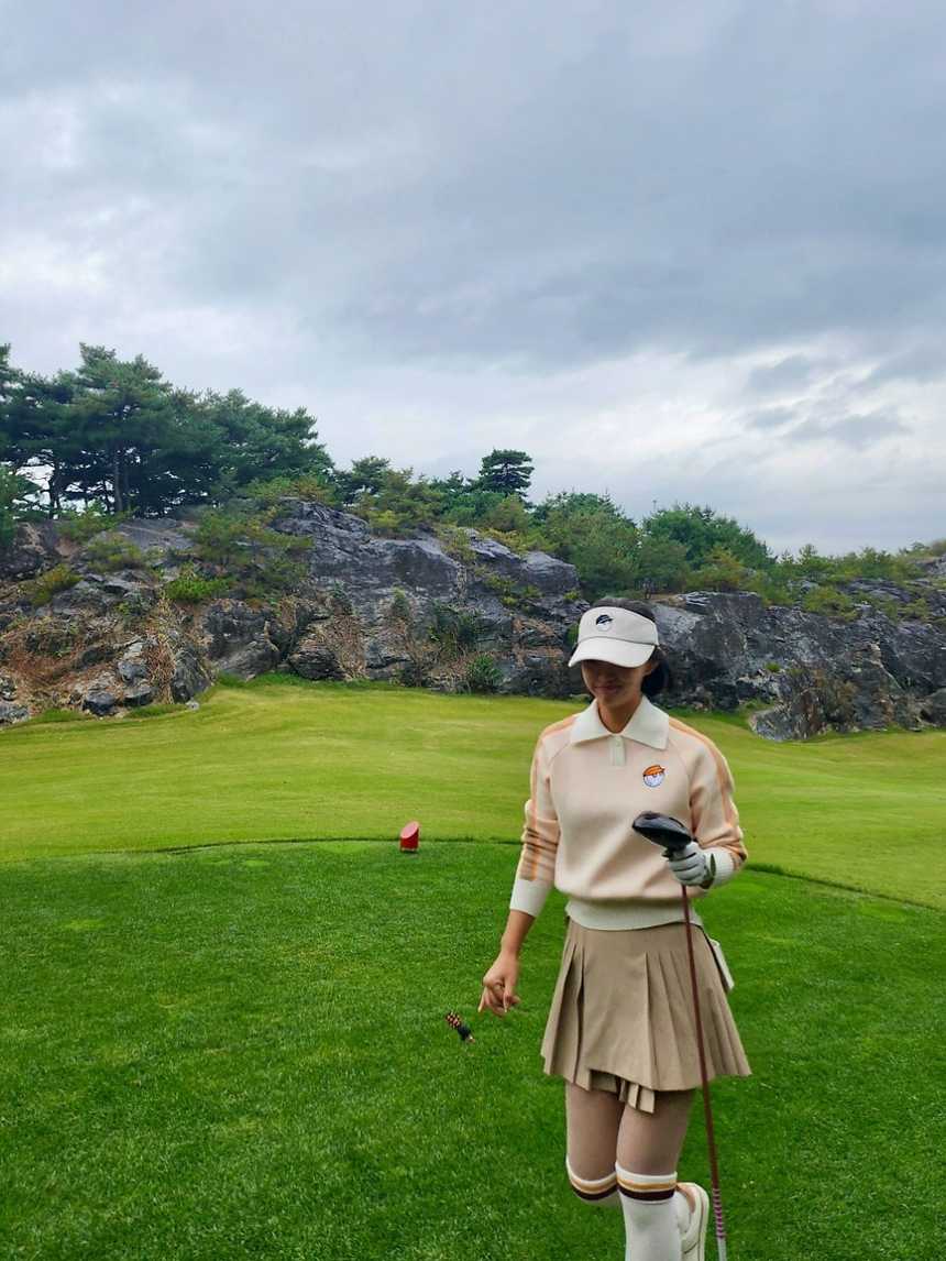 말본 여성 소매 배색 니트 카라탑