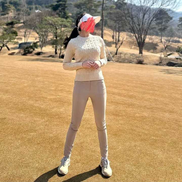 지포어 여성 케이블 세미 크롭 스웨터(2color)