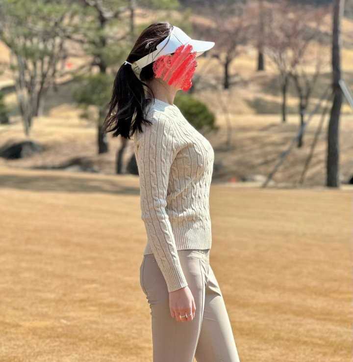 지포어 여성 케이블 세미 크롭 스웨터(2color)