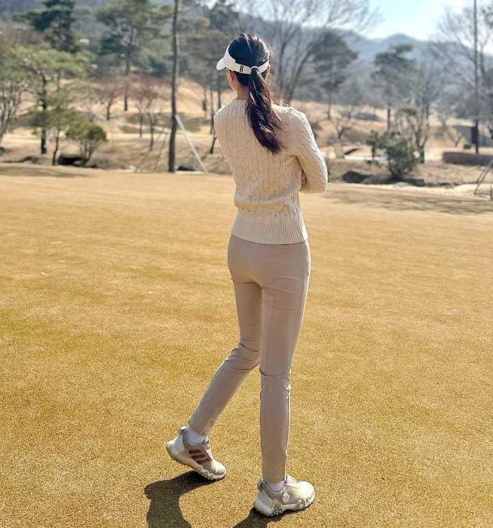 지포어 여성 케이블 세미 크롭 스웨터(2color)