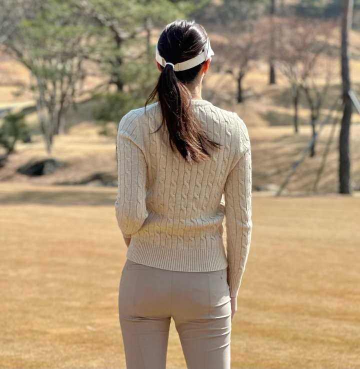 지포어 여성 케이블 세미 크롭 스웨터(2color)